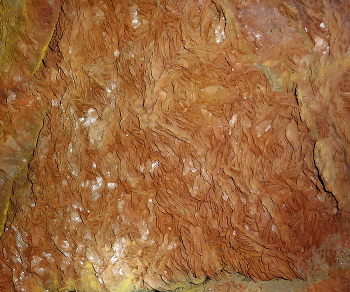 Wall with siderite crystals